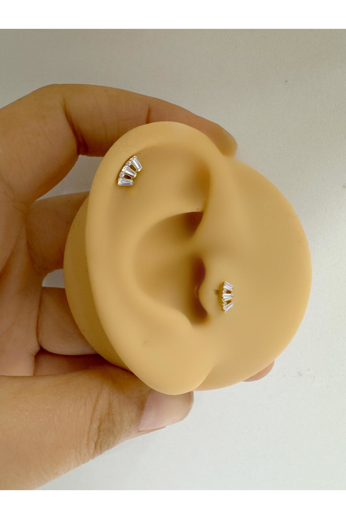 1 ADET G23 TİTANİUM ( TİTANYUM) ZİRKON TAŞLI TRAGUS HELİX CONCH KIKIRDAK LOBE UYUMLU PİERCİNG