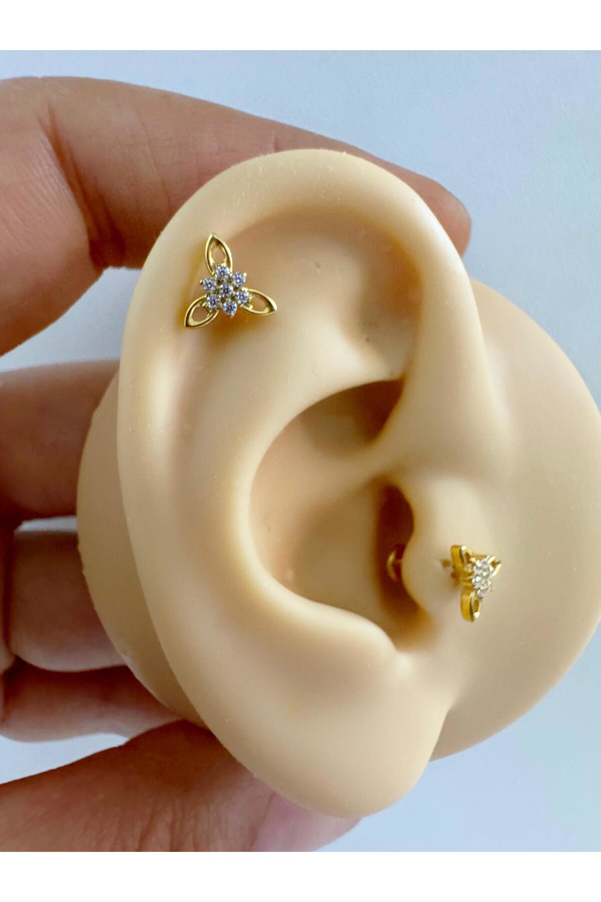 1 adet G23 TİTANİUM ( titanyum) zirkon taşlı tragus kıkırdak   helix lobe uyumlu piercing