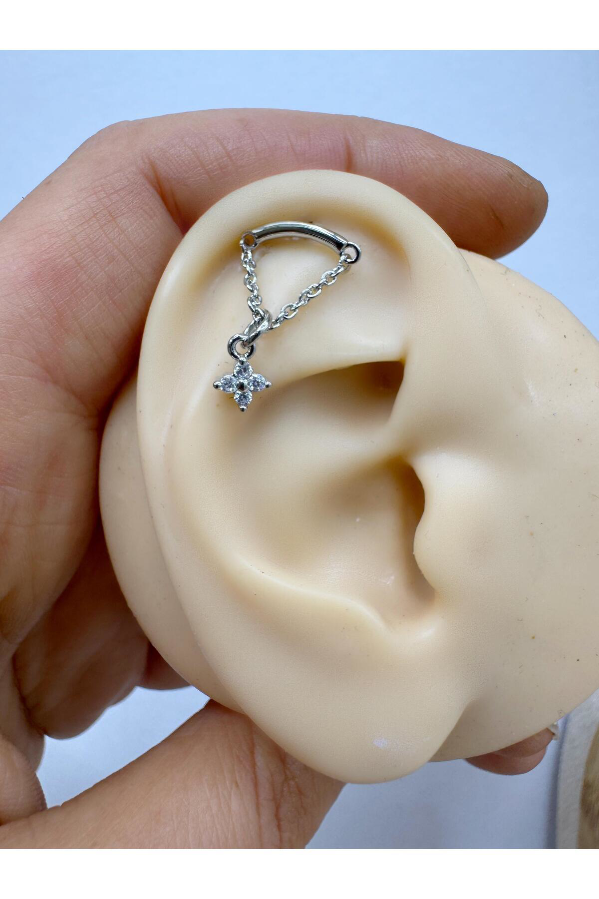 1 ADET G23 TITANIUM ( titanyum ) ZİRKON TAŞLI HİDDEN  HELİX FLAT   LOBE UYUMLU PİERCİNG