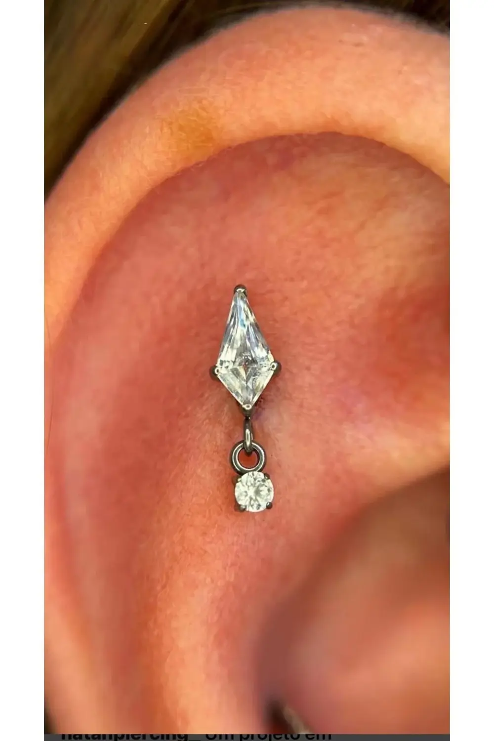 1 ADET G23 TİTANİUM ( TİTANYUM) ZİRKON TAŞLI TRAGUS HELİX LOBE KI