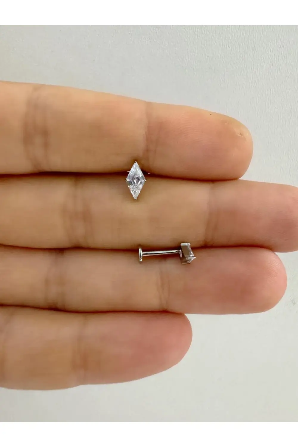 1 ADET G23 TİTANİUM ( TİTANYUM) ZİRKON TAŞLI   TRAGUS HELİX CONCH