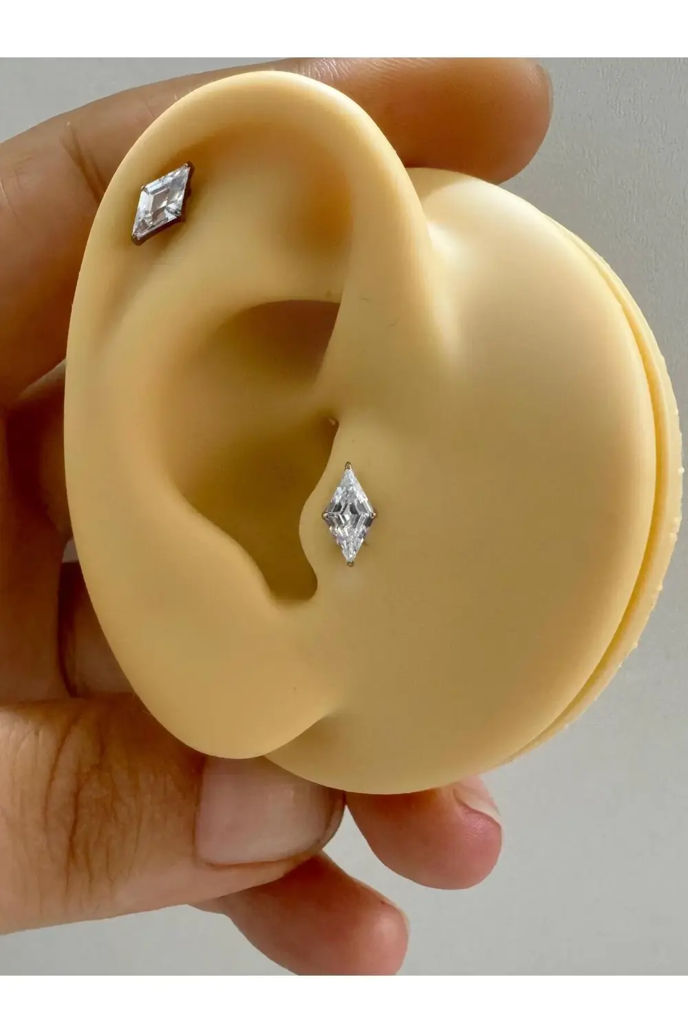 1 ADET G23 TİTANİUM ( TİTANYUM) ZİRKON TAŞLI   TRAGUS HELİX CONCH