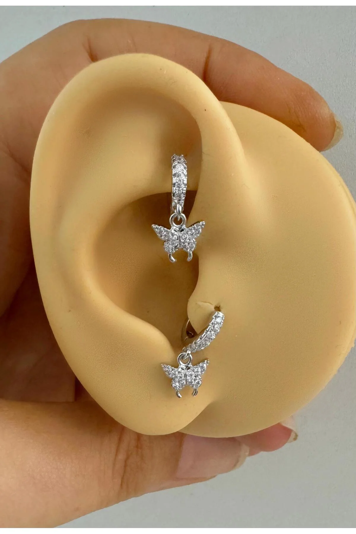 1 ADET KELEBEK  SALLANTILI TRAGUS ROOK UYUMLU MİNİMAL HALKA PİERCİNG KÜPE