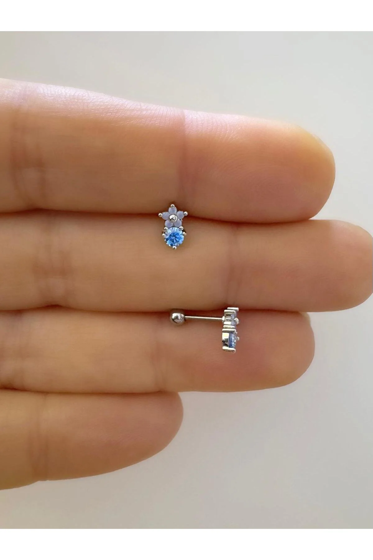 1 ADET MAVİ ZİRKON TAŞLI ÇELİK TRAGUS HELİX LOBE UYUMLU PİERCİNG