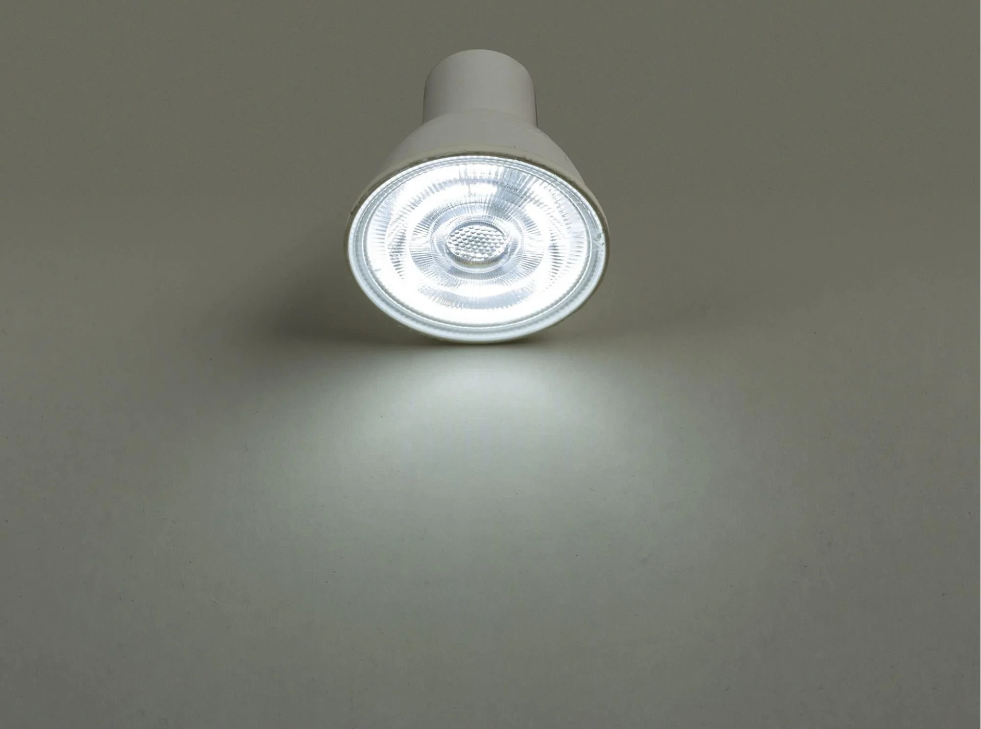 1 Adet NOAS YL91 0701 M 7W Mercekli Led Çanak Ampül 6500K Beyaz Işık GU10 Duy Fiyatı, Yorumları ve Özellikleri