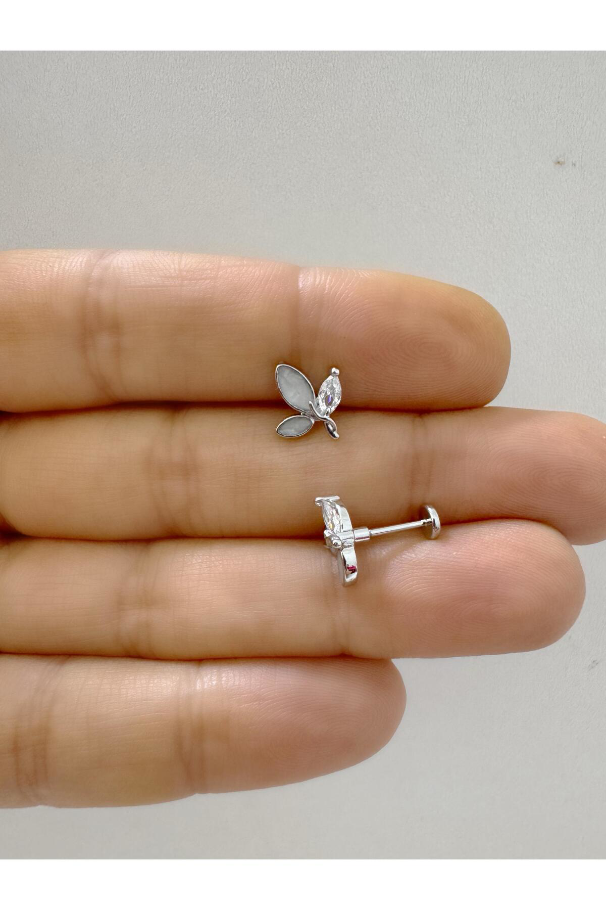 1 ADET SEDEF VE ZİRKON TAŞLI KELEBEK FİGÜRLÜ TRAGUS HELİX LOBE CO