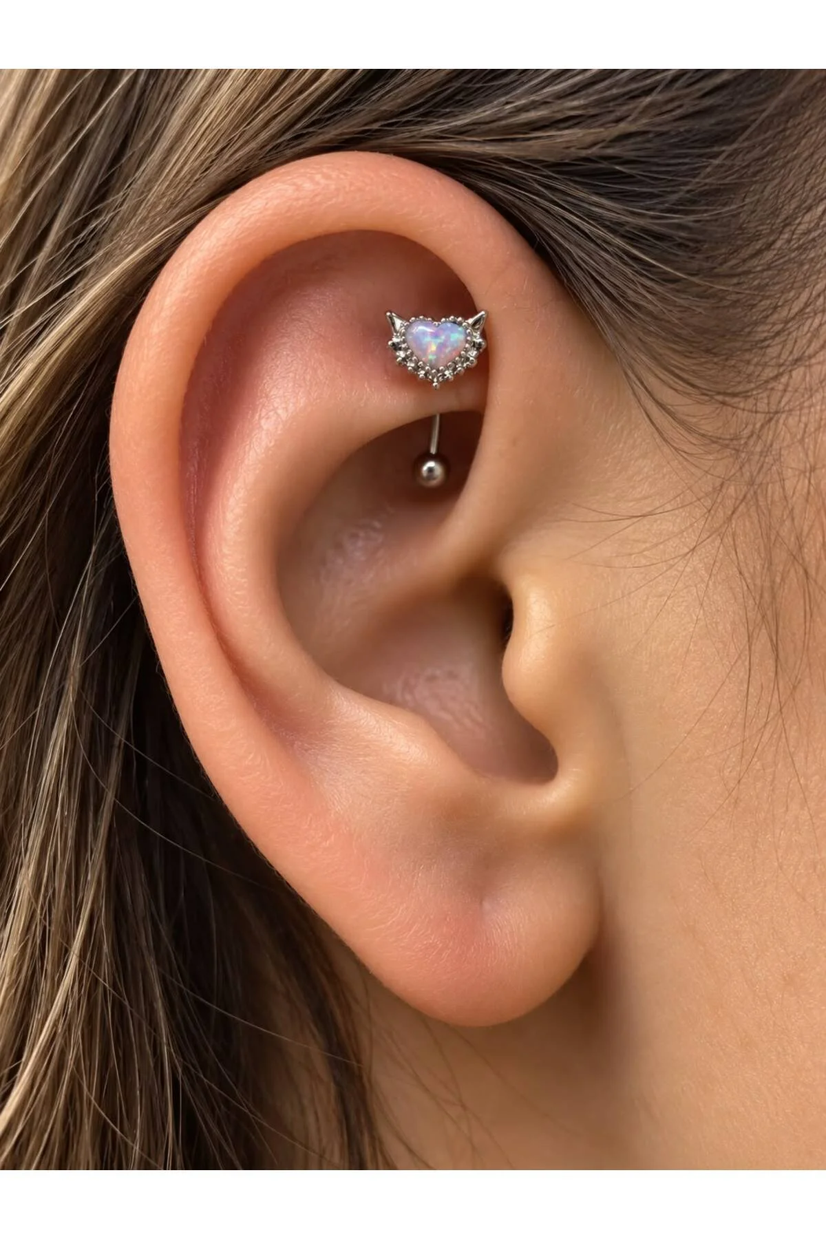 1 adet taşlı kalpli rook piercing 1 adet taşlı kalpli rook piercing