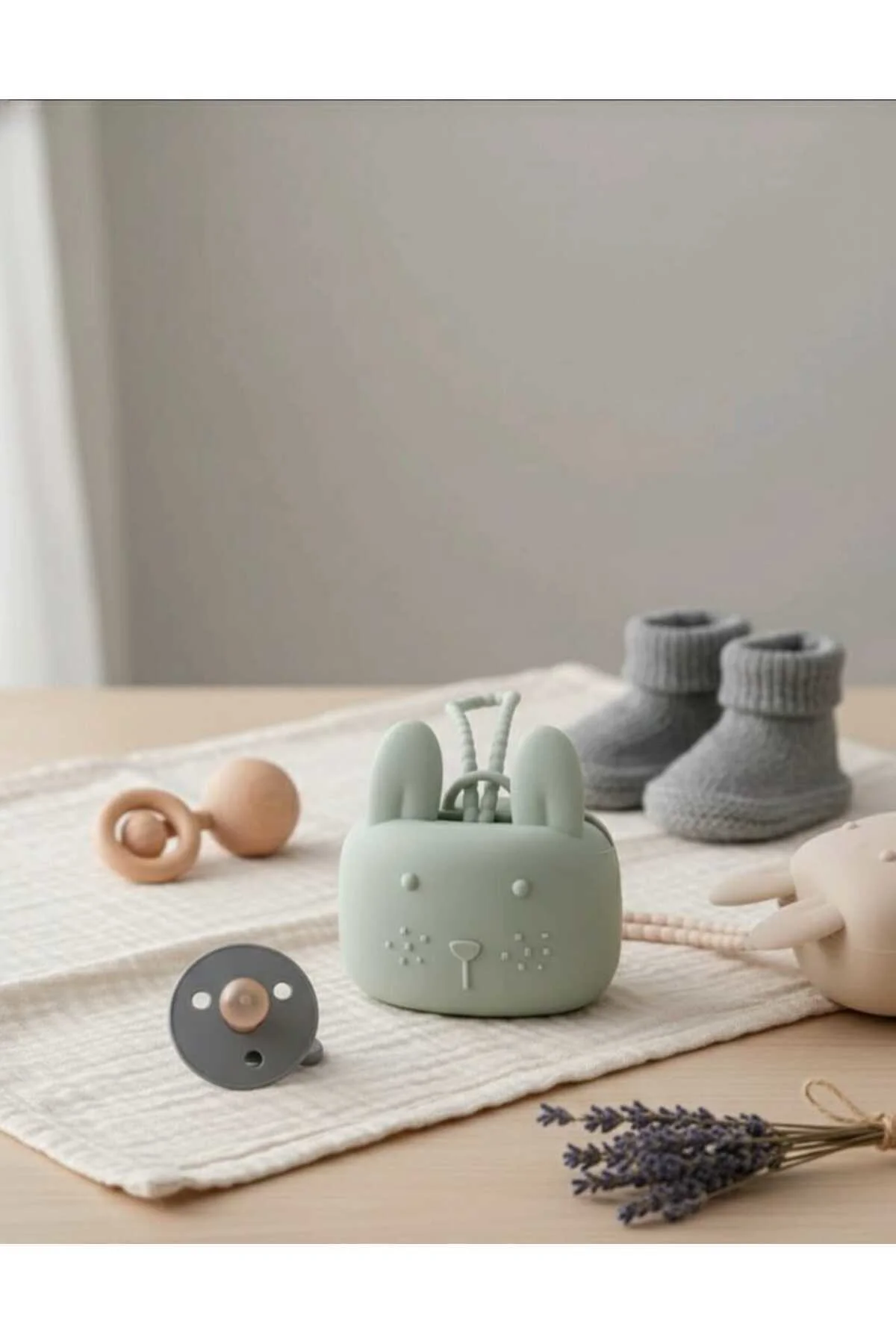 1 Adet Tavşan Figürlü Silikon Emzik Kılıfı Kutusu ( Yeşil )