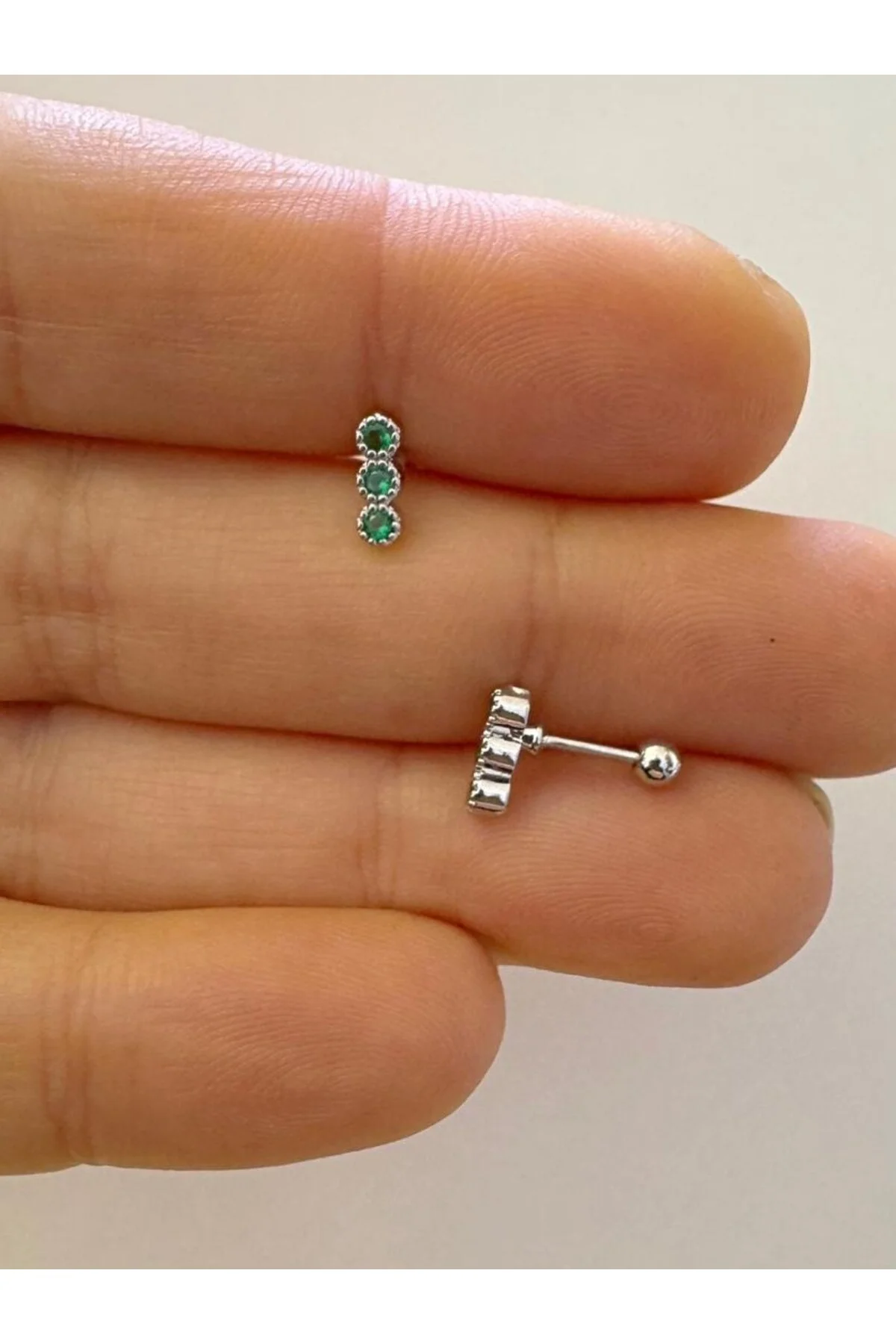 1 ADET yeşil ZİRKON TAŞLI ÇELİK TRAGUS HELİX LOBE UYUMLU PİERCİNG