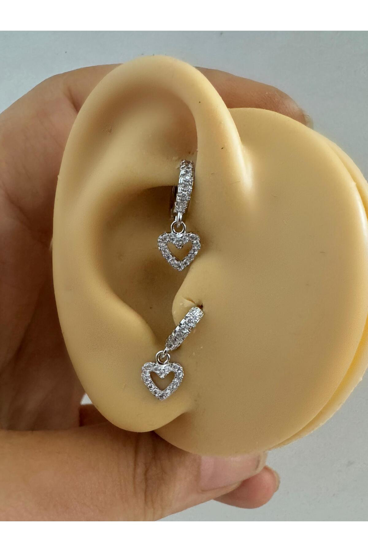 1 ADET ZİRKON TAŞLI KALP  SALLANTILI TRAGUS ROOK UYUMLU MİNİMAL H