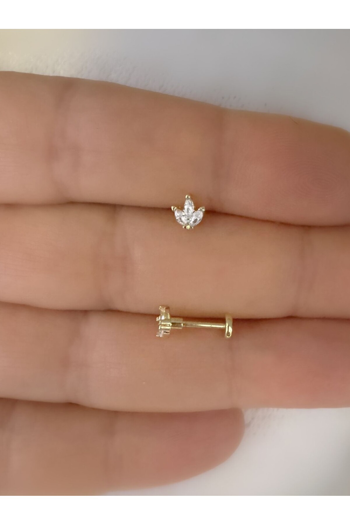 1 ADET ZİRKON TAŞLI ZARİF TRAGUS HELİX PİERCİNG