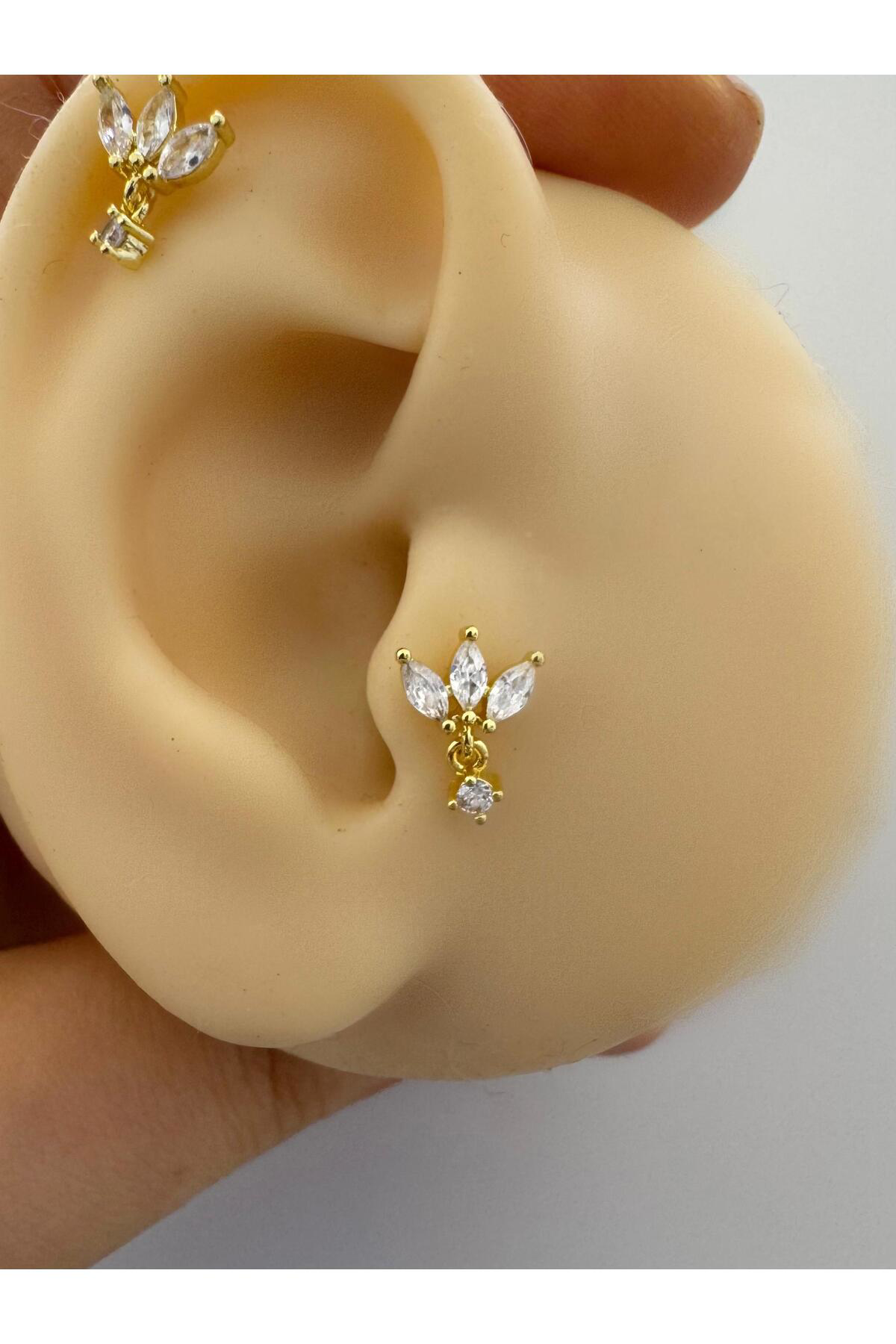 1 ADET ZİRKON TAŞLI ARKASI DÜZ ÖNDEN TAKMALI TRAGUS HELİX LOBE CONCH UYUMLU PİERCİNG KÜPE Fiyatı, Yorumları ve Özellikleri