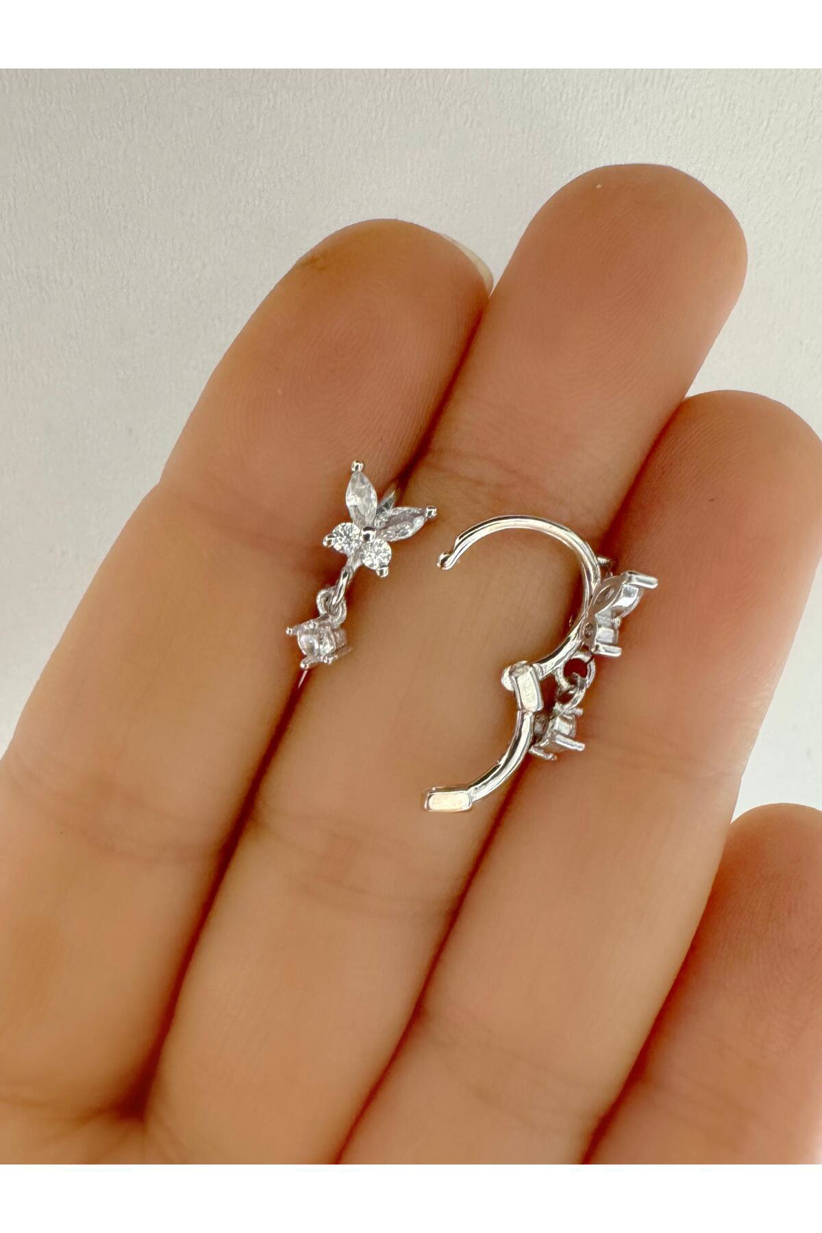 Arescollection 1 Adet Zirkon Taşli Sallantili Kelebek Helix Kikirdak Lobe Uyumlu