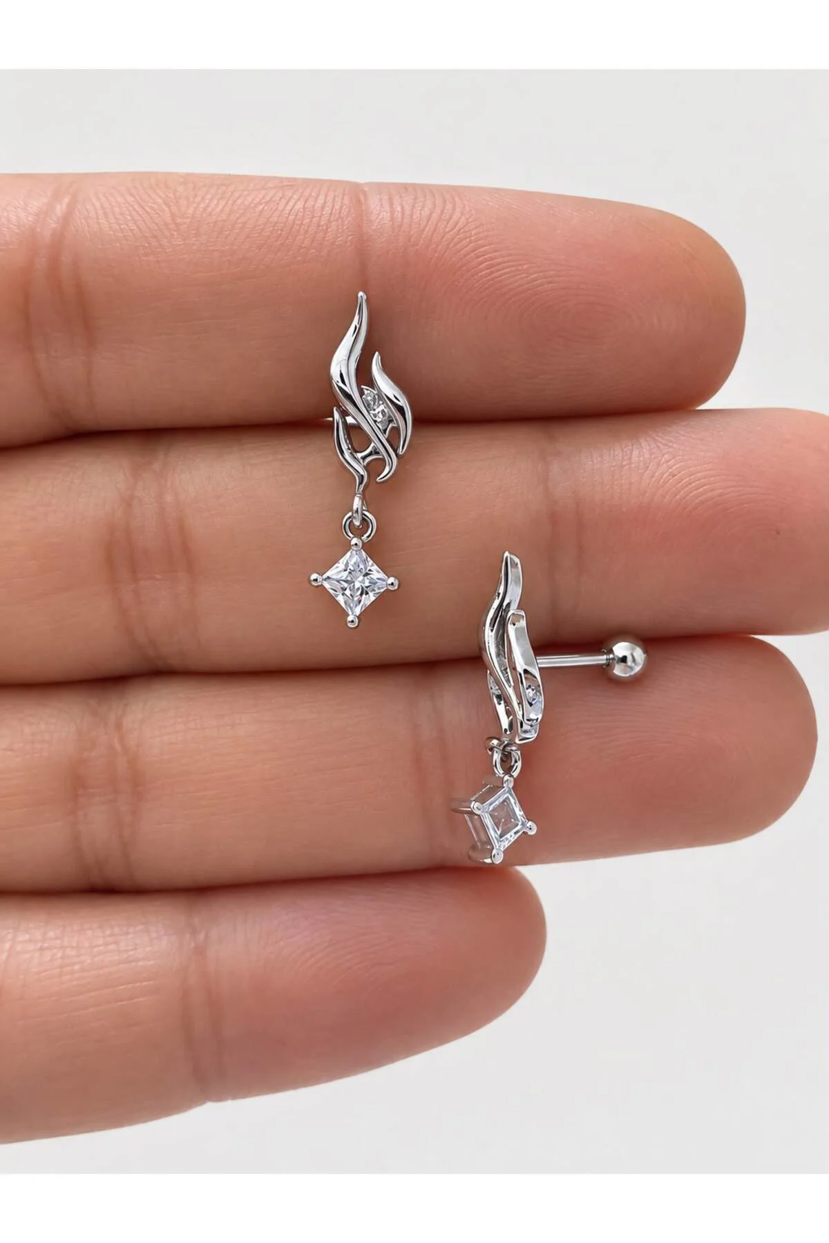 1 ADET ZİRKON TAŞLI TRİBAL MODEL HELİX TRAGUS LOBE FLAT UYUMLU PİERCİNG