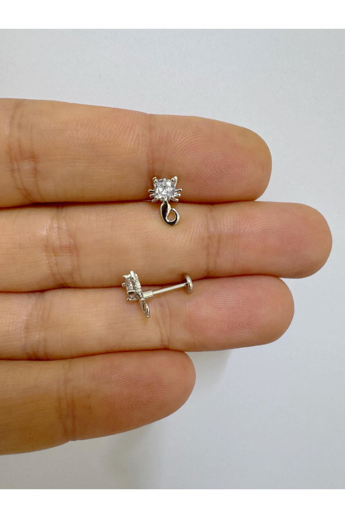 1 ADET ZİRKON TAŞLI KEDİ FİGÜRLÜ ÇELİK ARKASI DÜZ ÖNDEN TAKMALI TRAGUS HELİX PİERCİNG