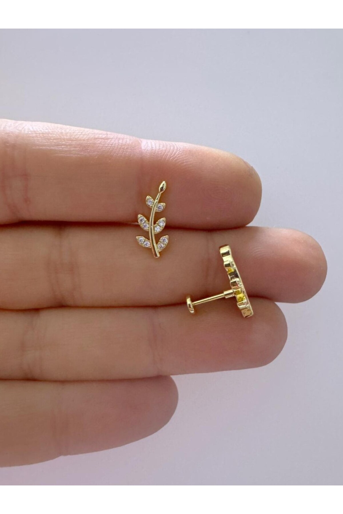 1 adet zirkon taşlı helix piercing ( önden açılan )
