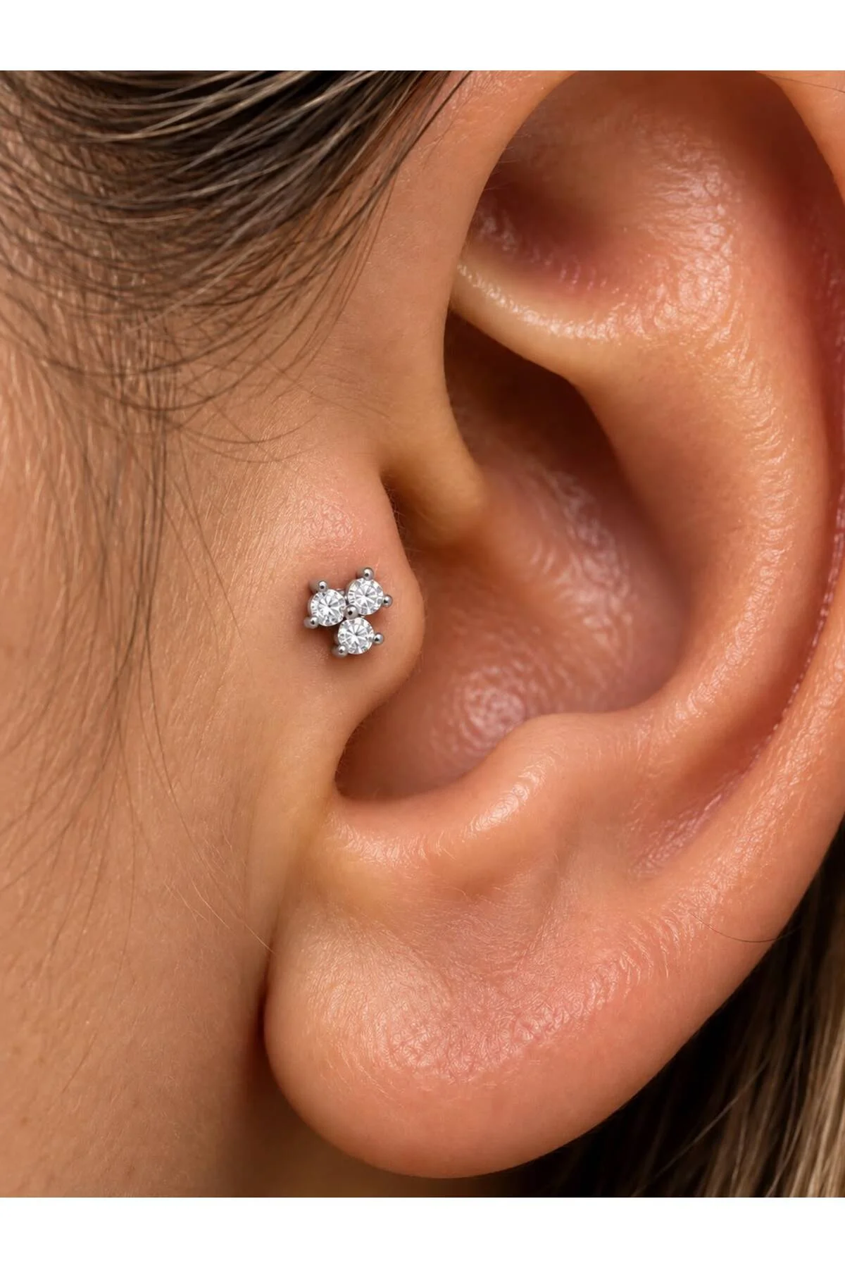 1 ADET ZİRKON TAŞLI TRAGUS HELİX LOBE UYUMLU PİERCİNG 1 ADET ZİRKON TAŞLI TRAGUS HELİX LOBE UYUMLU PİERCİNG