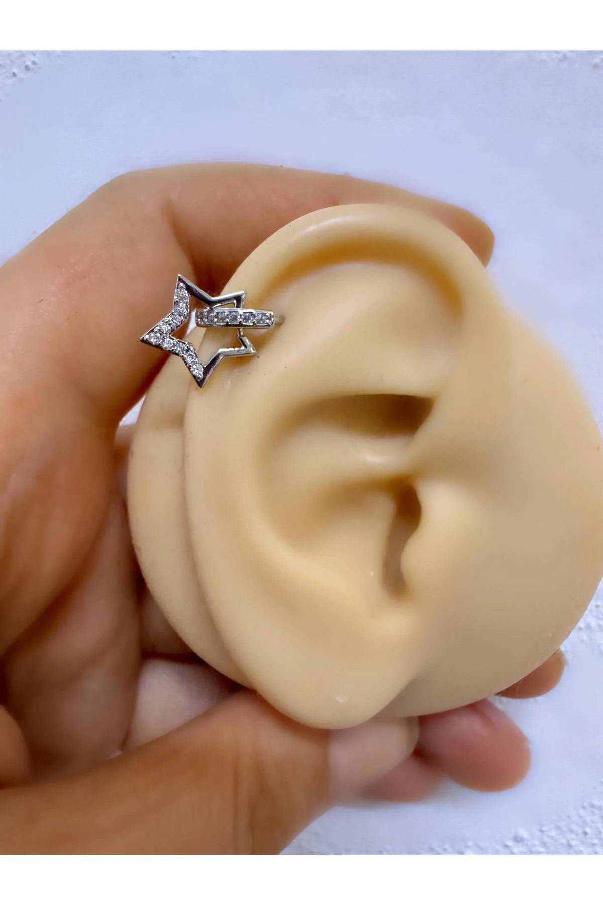 1 ADET ZİRKON TAŞLI YILDIZ DETAYLI HALKA HELİX LOBE TRAGUS UYUMLU PİERCİNG