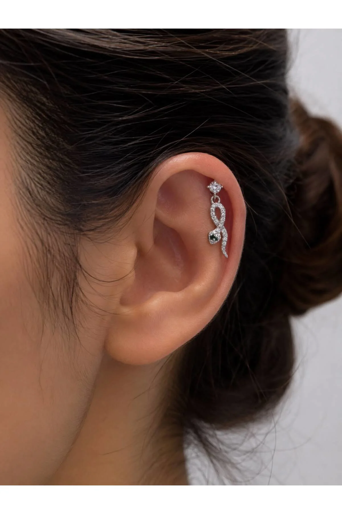 1 ADET ZİRKON TAŞLI YILAN SALLANTILI TRAGUS HELİX FLAT LOBE UYUMLU PİERCİNG Fiyatı, Yorumları ve Özellikleri
