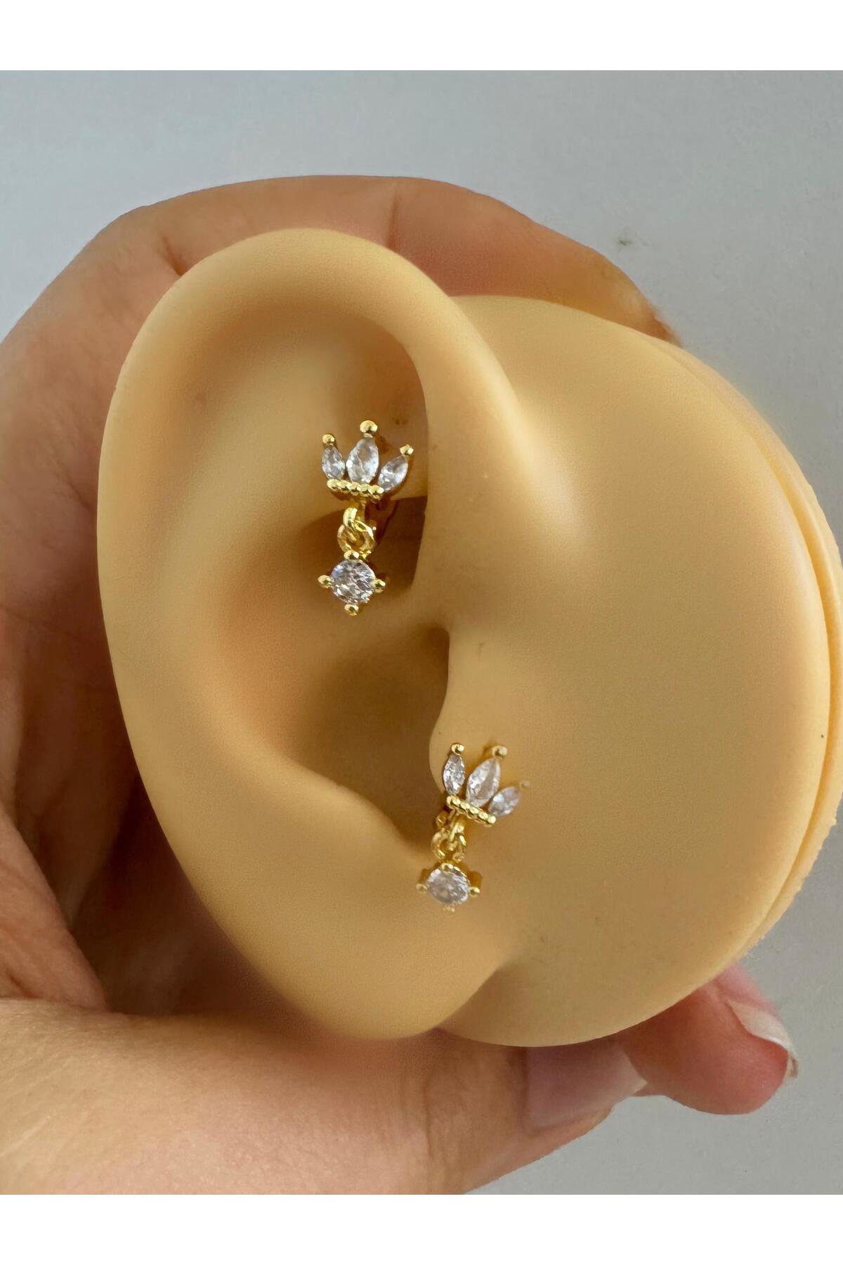 1 ADET ZİRKON TAŞLI LOTUS TEK TAŞ SALLANTILI TRAGUS ROOK UYUMLU P
