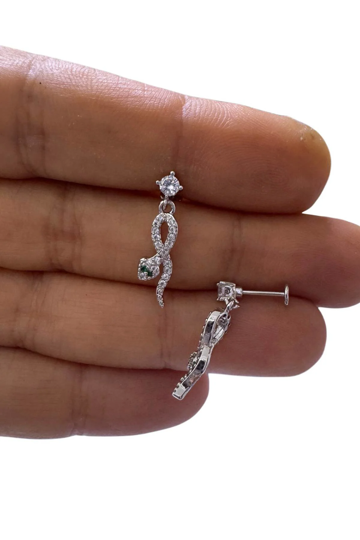 1 ADET ZİRKON TAŞLI YILAN SALLANTILI TRAGUS HELİX FLAT LOBE UYUMLU PİERCİNG Fiyatı, Yorumları ve Özellikleri