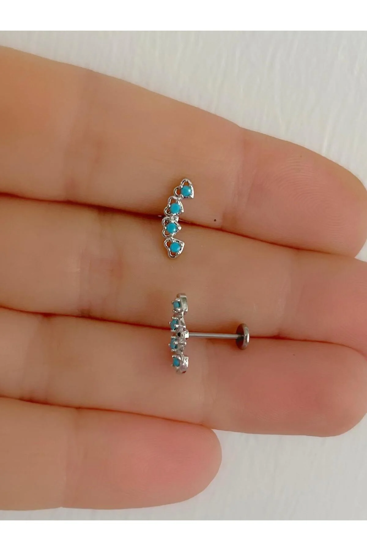 1 adet zirkon taşlı mavi kalpli arkası düz tragus helix lobe conc 1 adet zirkon taşlı mavi kalpli arkası düz tragus helix lobe conc