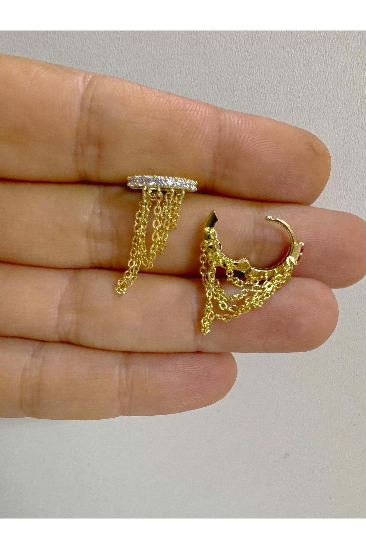 1 adet zirkon taşlı 4 sıra  zincirli sol kulak uyumlu halka piercing