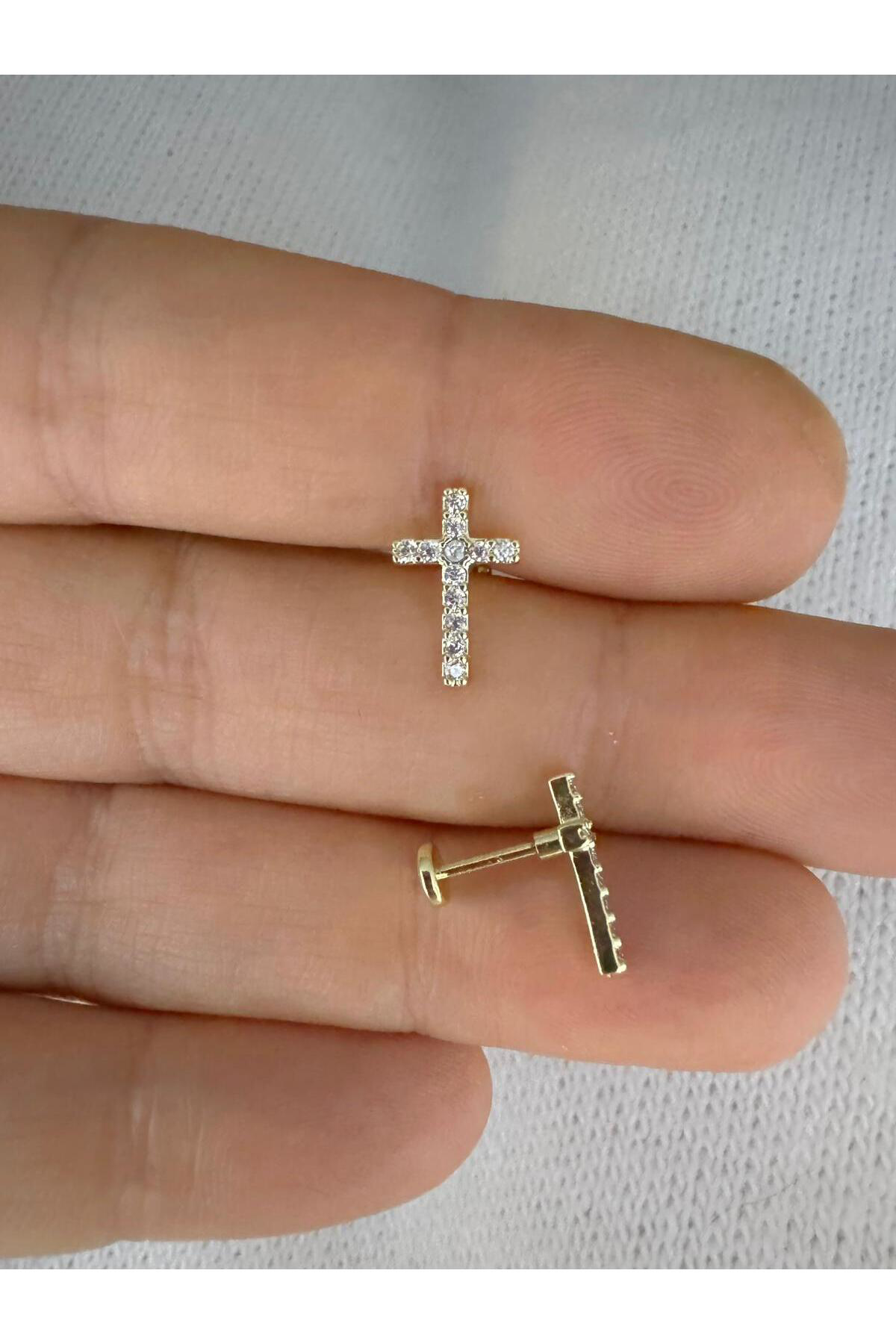1 ADET ZİRKON TAŞLI HAÇ TRAGUS HELİX LOBE UYUMLU PİERCİNG