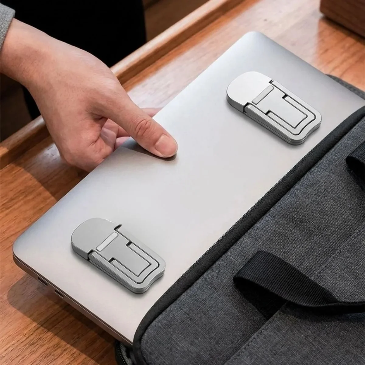 1 Çift Yapışkanlı Katlanabilir Laptop Standı – Mini Notebook Yükseltici, Taşınabilir Kaymaz Laptop Ayağı Bx40 Fiyatı, Yorumları ve Özellikleri