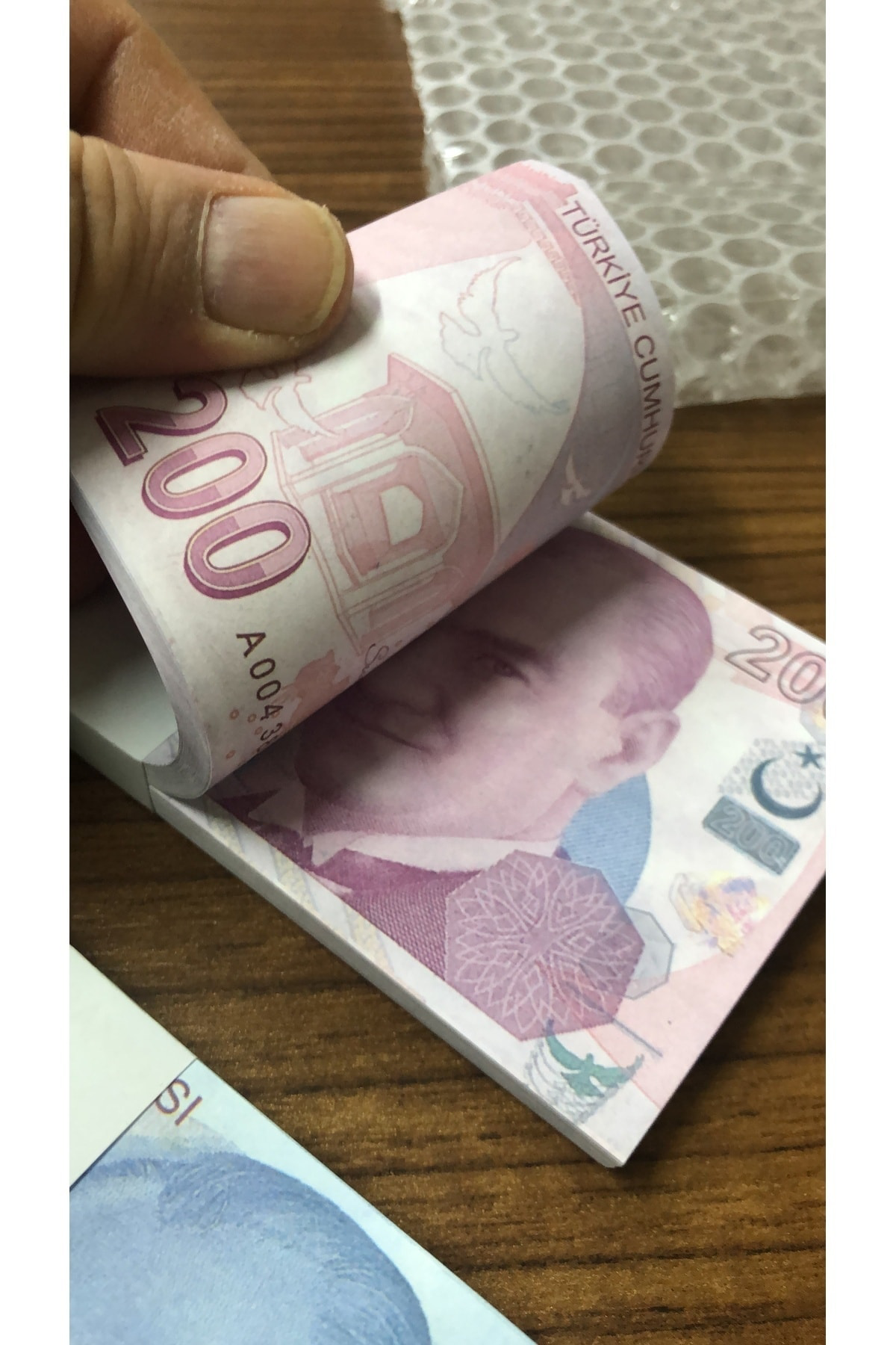 1 DESTE RENKLİ GEÇERSİZ ŞAKA PARASI 200 TÜRK LİRASI TAM 100 ADET