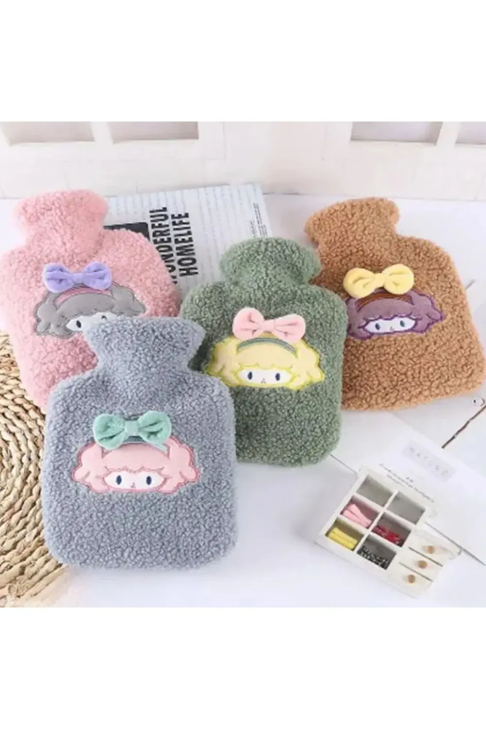 ® 1 Litre Polar Peluş Örgülü,Kurdeleli Saçlı Kız Model Sıcak Su T