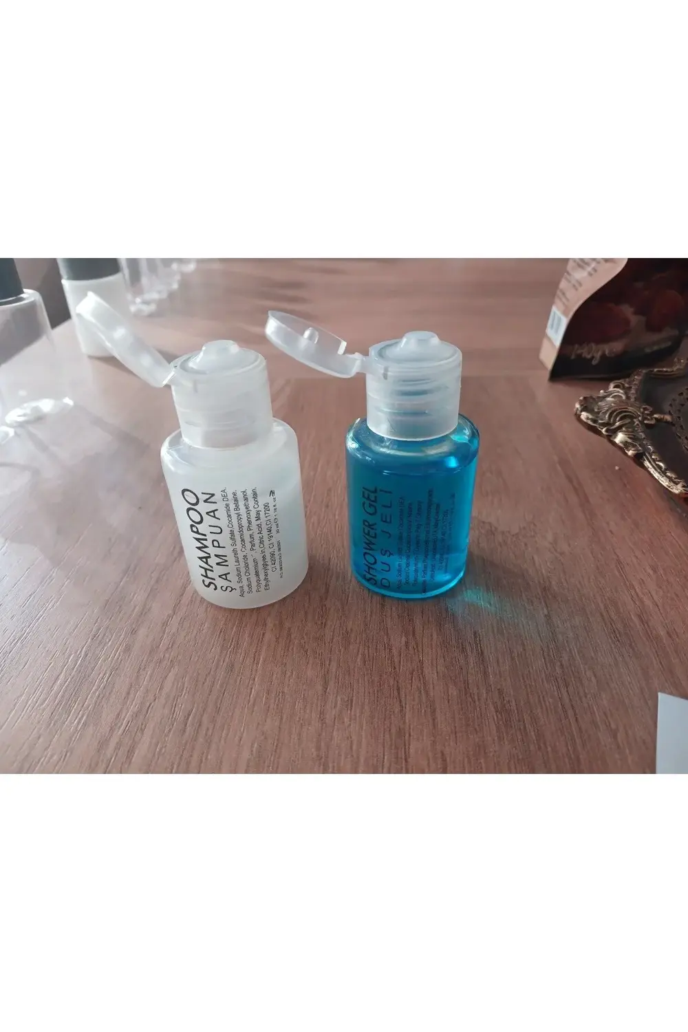 100 Er Adet Tek Kullanımlık Otel Tipi Mini Şampuan Ve Duş Jeli. F