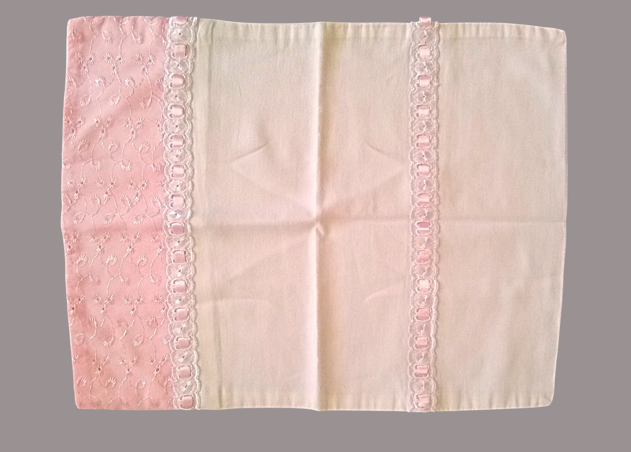 %100 Organik Pamuk Dantelli Bebek Yastık Kılıfı 43*33,5 cm %100 Organik Pamuk Dantelli Bebek Yastık Kılıfı 43*33,5 cm