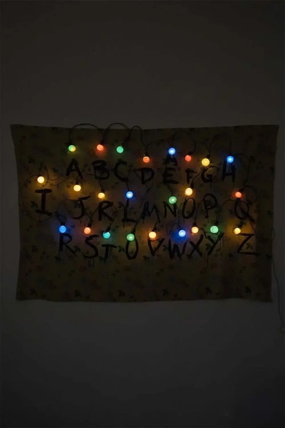100 X 150 Cm Stranger Things Ledli Duvar Halısı