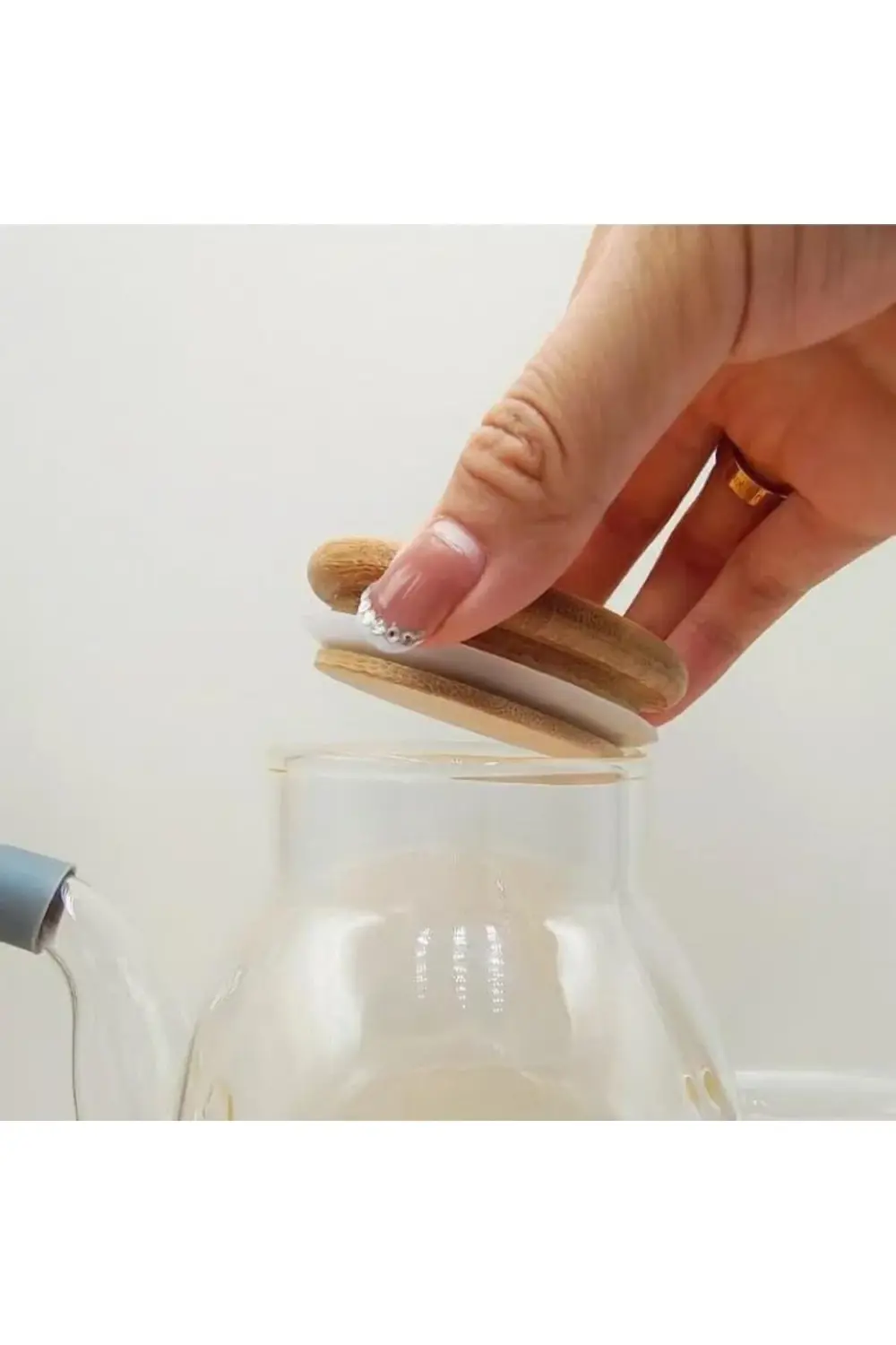 1000ml Bambu Kapaklı Cam Yağlık ve Sirkelik – Dayanıklı ve Şeffaf