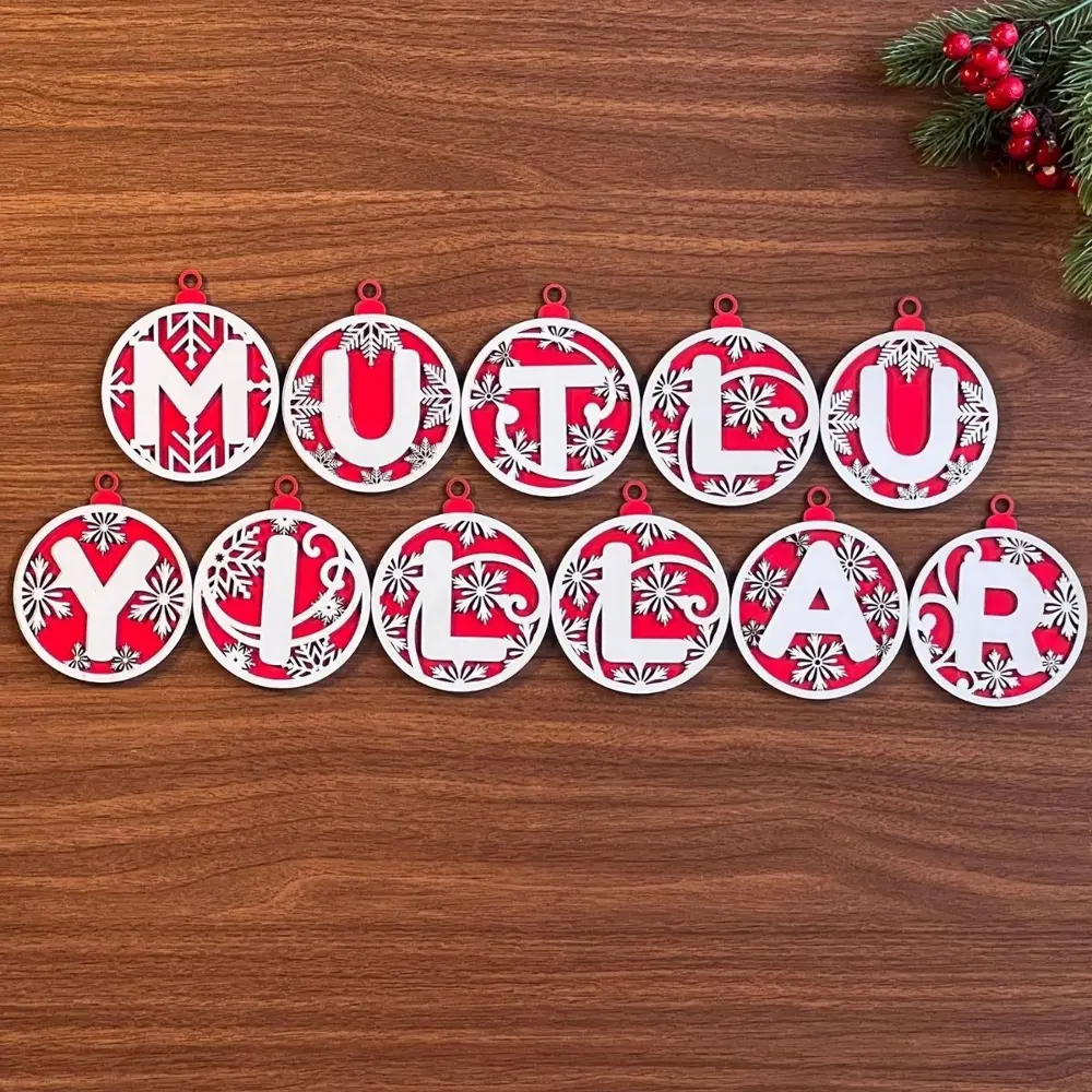 11 Harfli Kırmızı Beyaz İpli MUTLU YILLAR Yazılı Ahşap Yılbaşı Ağ 11 Harfli Kırmızı Beyaz İpli MUTLU YILLAR Yazılı Ahşap Yılbaşı Ağ