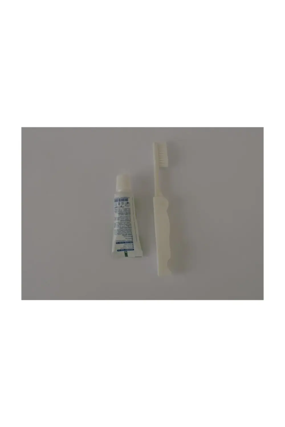 12 Adet Diş Seti, Katlanır Diş Fırçası Ve 17 Gr Diş Macunu Poşetl