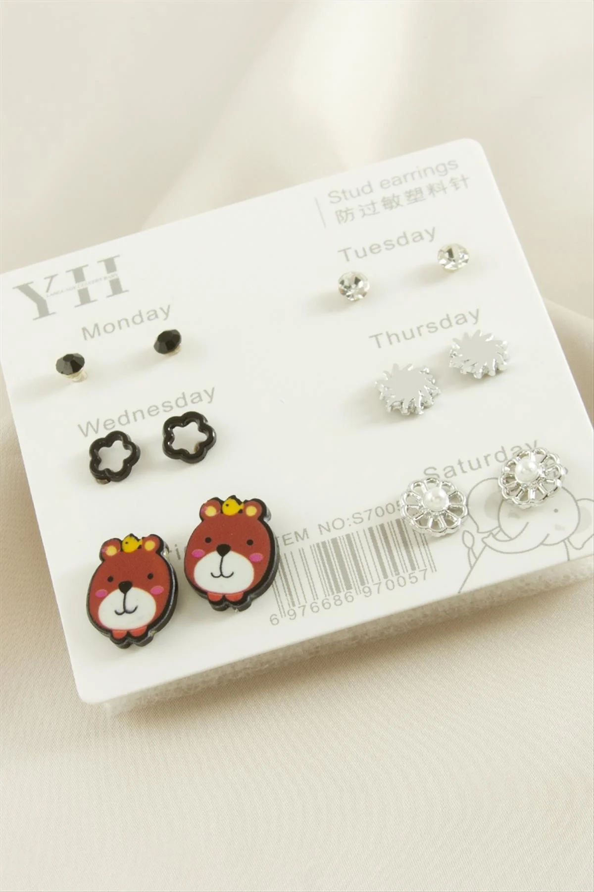 12 Adet Köpek Metal Taşlı () Küpe-Gümüş Rengi 12 Adet Köpek Metal Taşlı () Küpe-Gümüş Rengi