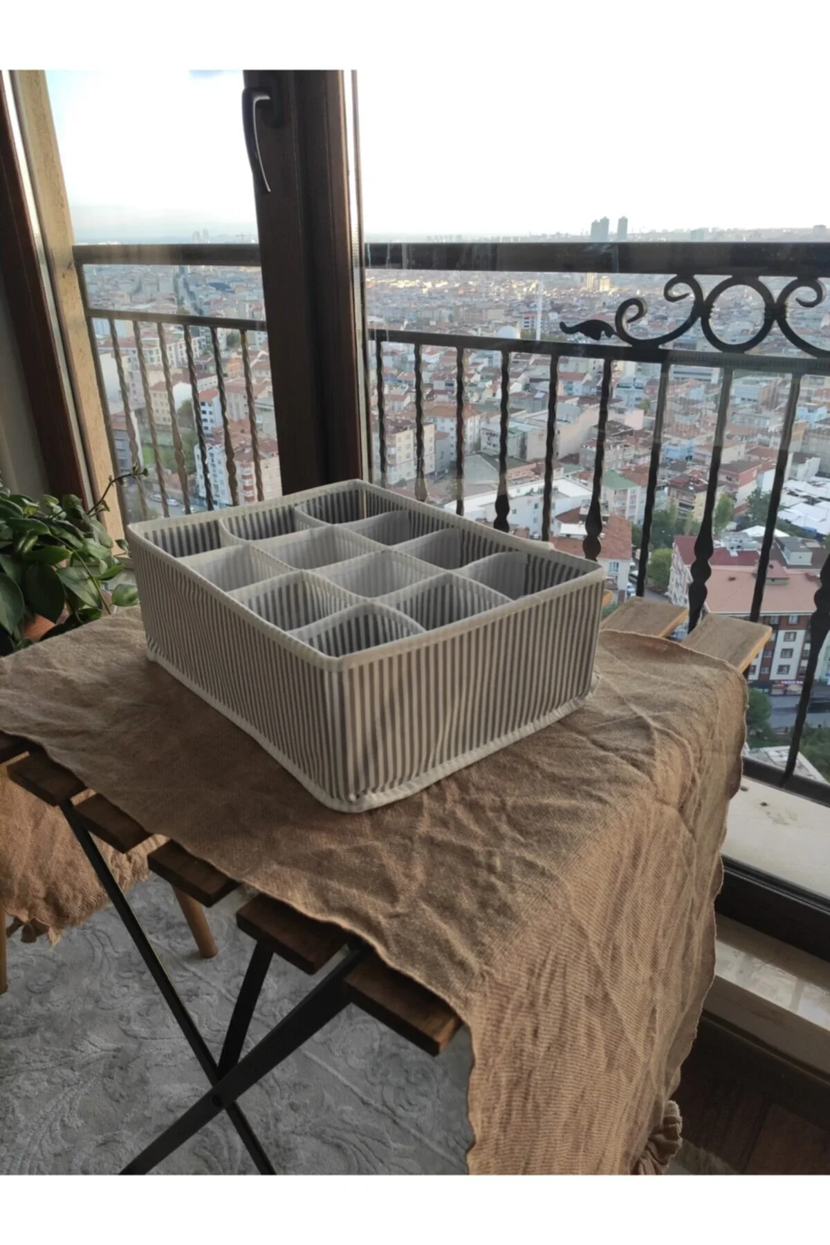 12 Bölmeli Pratik Bölmeli Çekmece Düzenleyici Organizer 12 Bölmeli Pratik Bölmeli Çekmece Düzenleyici Organizer