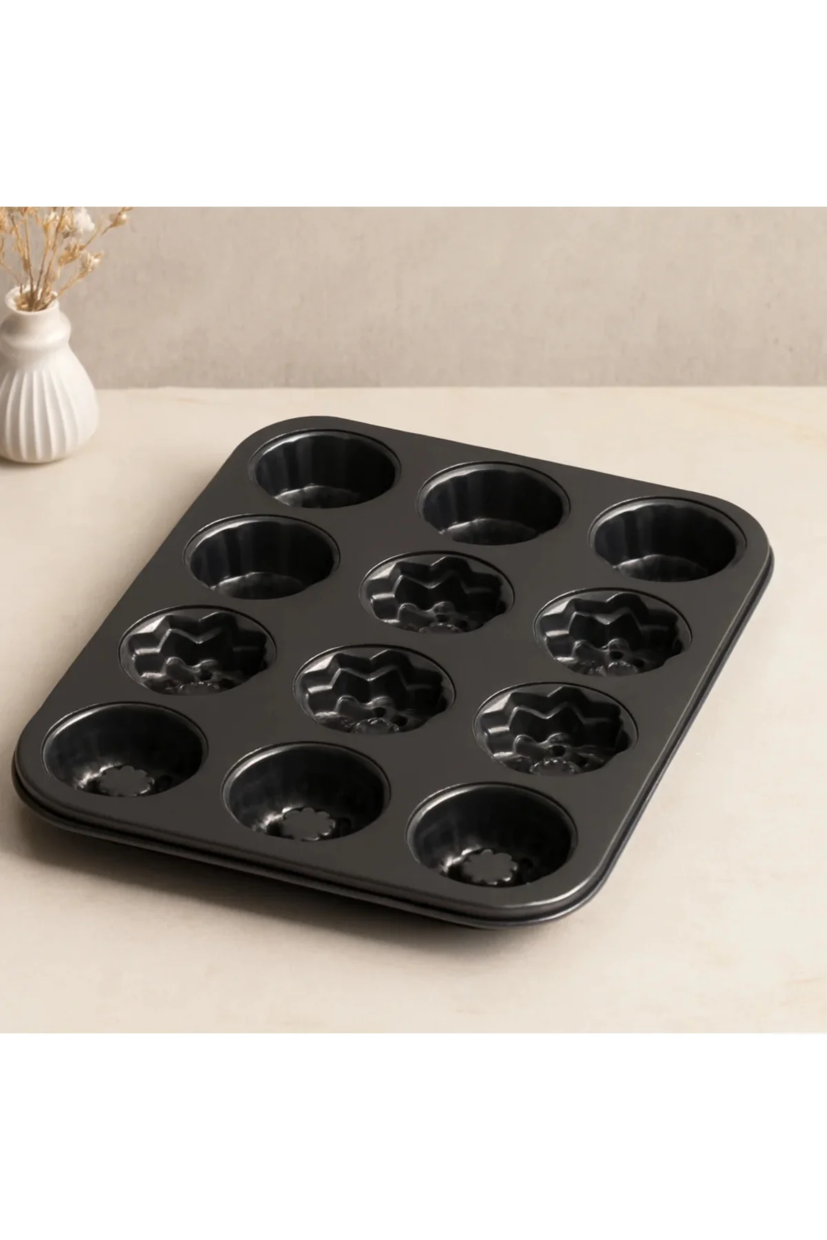 12 Gözlü Metal Muffin Kek Kalıbı - Siyah 12 Gözlü Metal Muffin Kek Kalıbı - Siyah