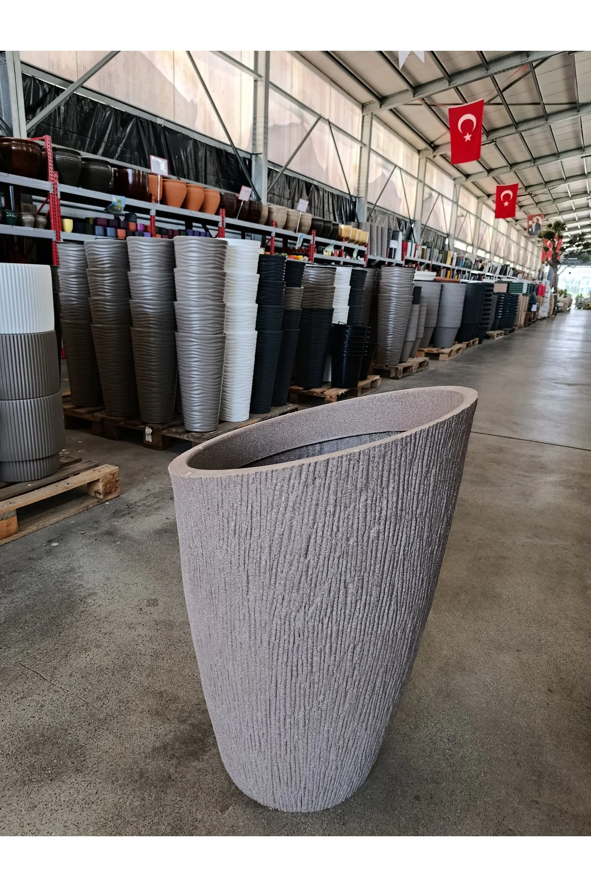 120 Litre Datça Dizayn 30 Derece Açılı Fiberglas Dev Saksı 120 Litre Datça Dizayn 30 Derece Açılı Fiberglas Dev Saksı - Görsel 5