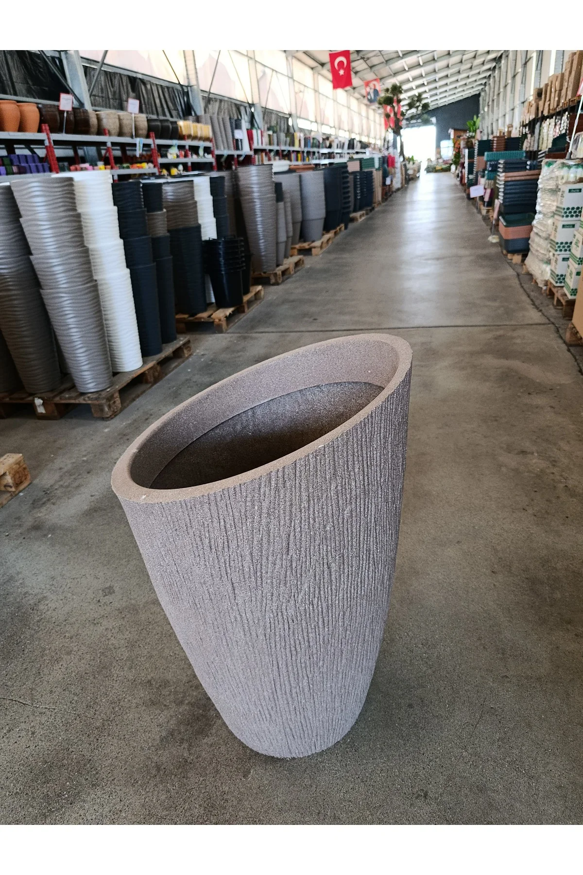 120 Litre Datça Dizayn 30 Derece Açılı Fiberglas Dev Saksı 120 Litre Datça Dizayn 30 Derece Açılı Fiberglas Dev Saksı - Görsel 4