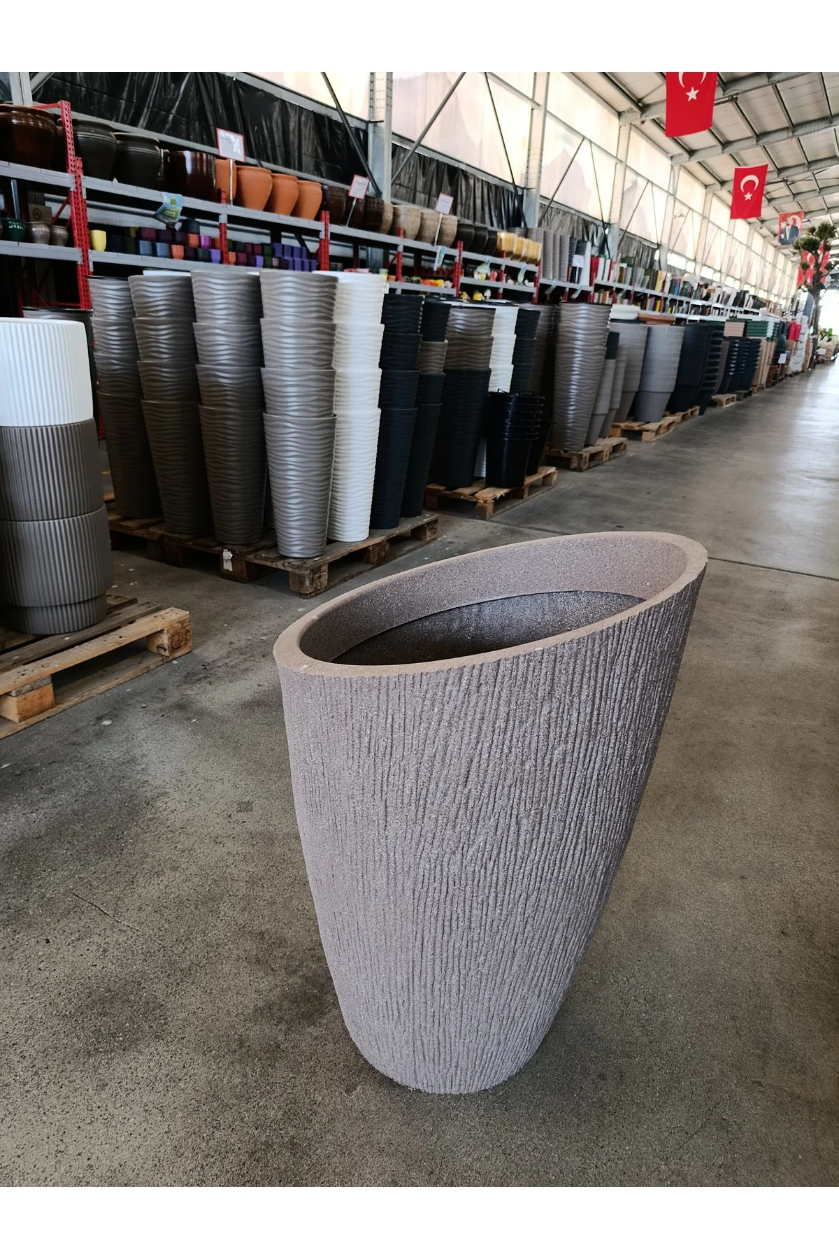 120 Litre Datça Dizayn 30 Derece Açılı Fiberglas Dev Saksı 120 Litre Datça Dizayn 30 Derece Açılı Fiberglas Dev Saksı - Görsel 8