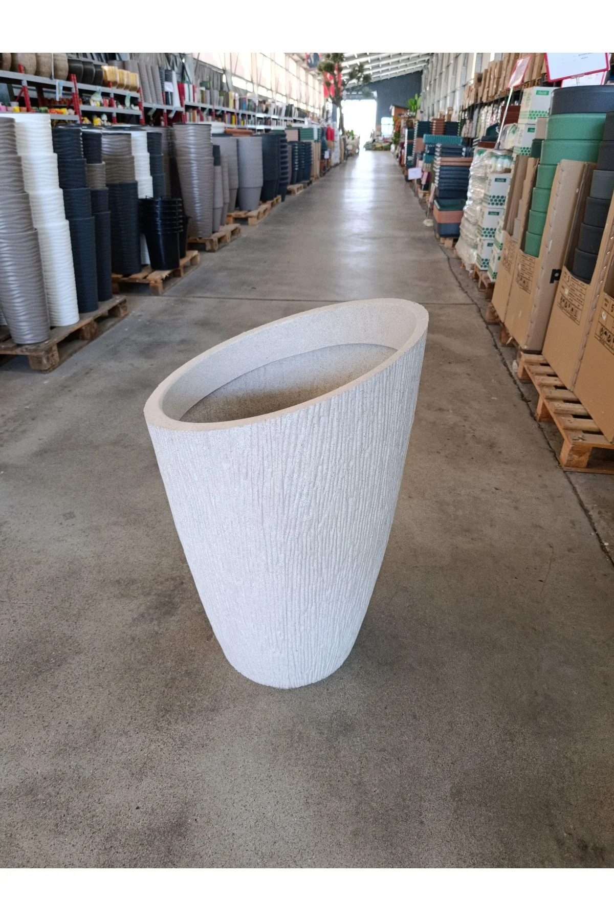 120 Litre Datça Dizayn 30 Derece Açılı Fiberglas Dev Saksı 120 Litre Datça Dizayn 30 Derece Açılı Fiberglas Dev Saksı - Görsel 6