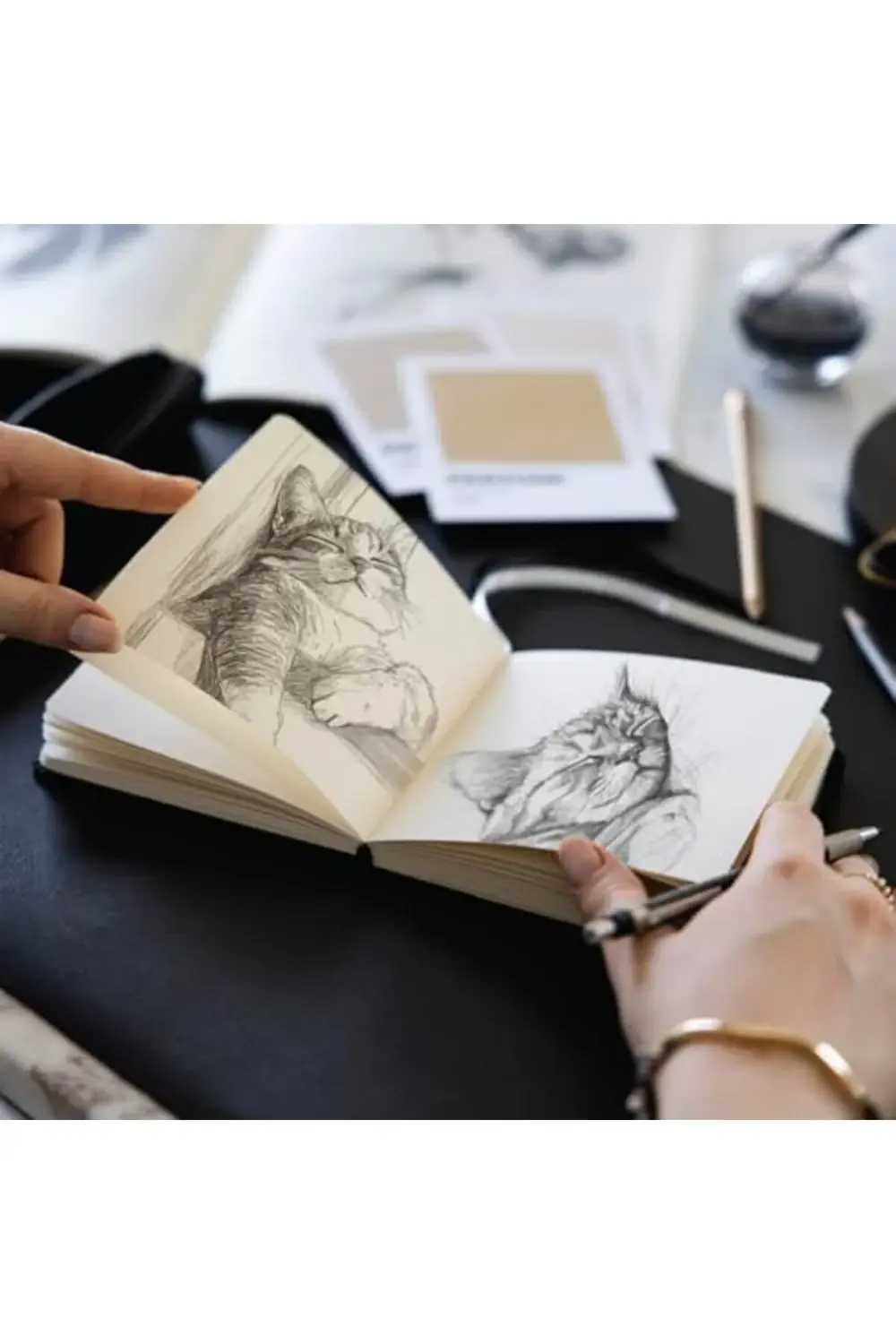 12x12 cm Sert Kapak 80 Yaprak 140 gr. Eskiz Defteri - Book - Bord