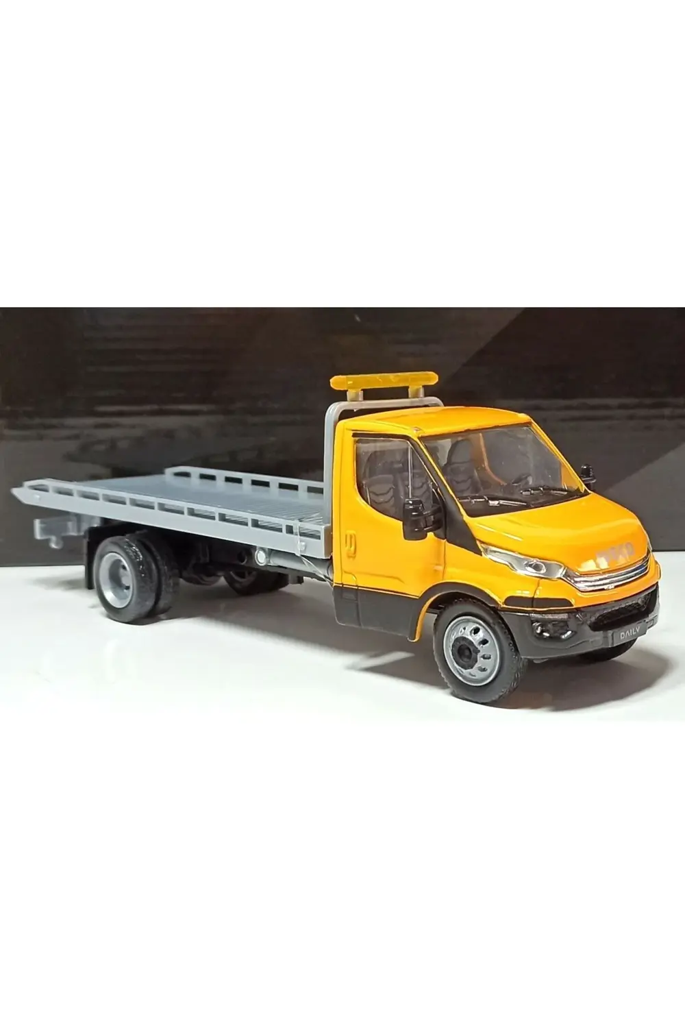 1:36 İVECO otoyol kamyonet