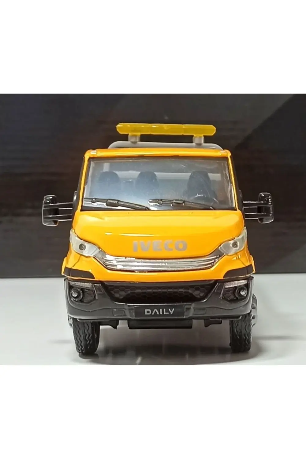 1:36 İVECO otoyol kamyonet