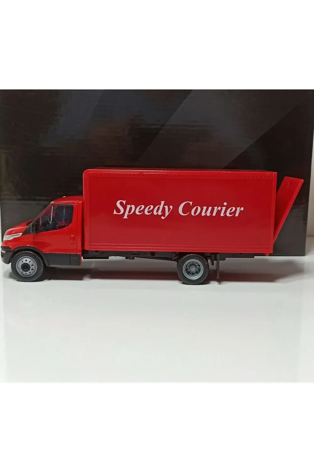 1:36 İVECO OTOYOL KAMYONET