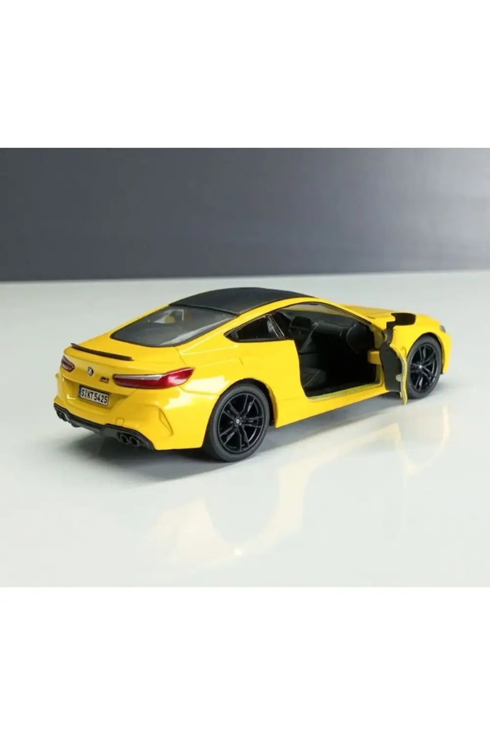 1:38 BMW M8 COMPETİTİON COUPE SARI