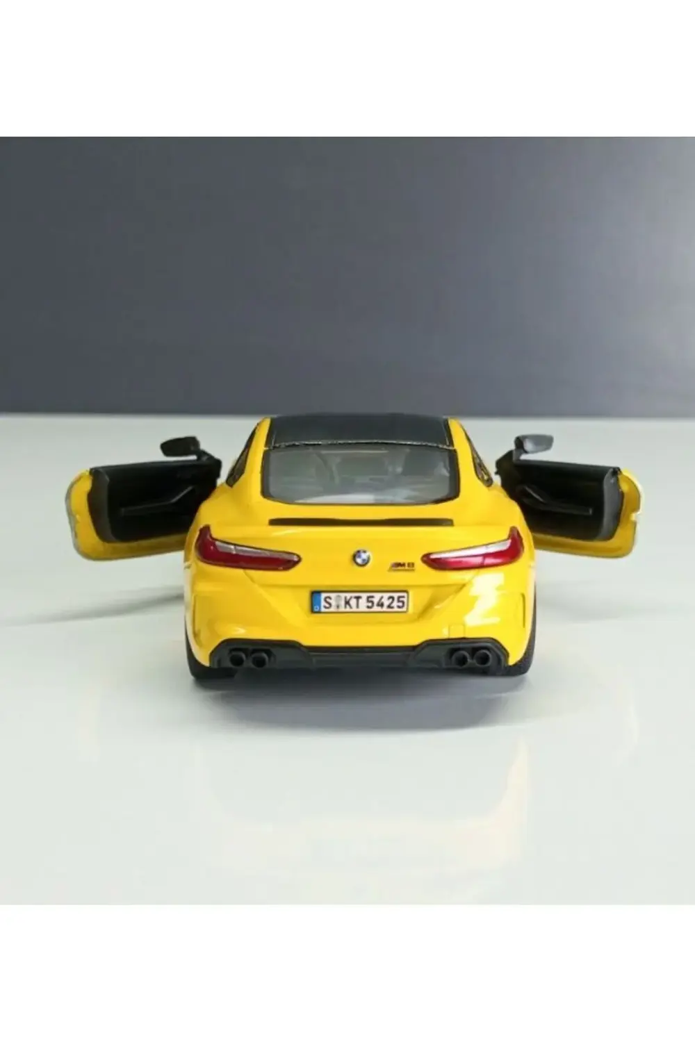 1:38 BMW M8 COMPETİTİON COUPE SARI